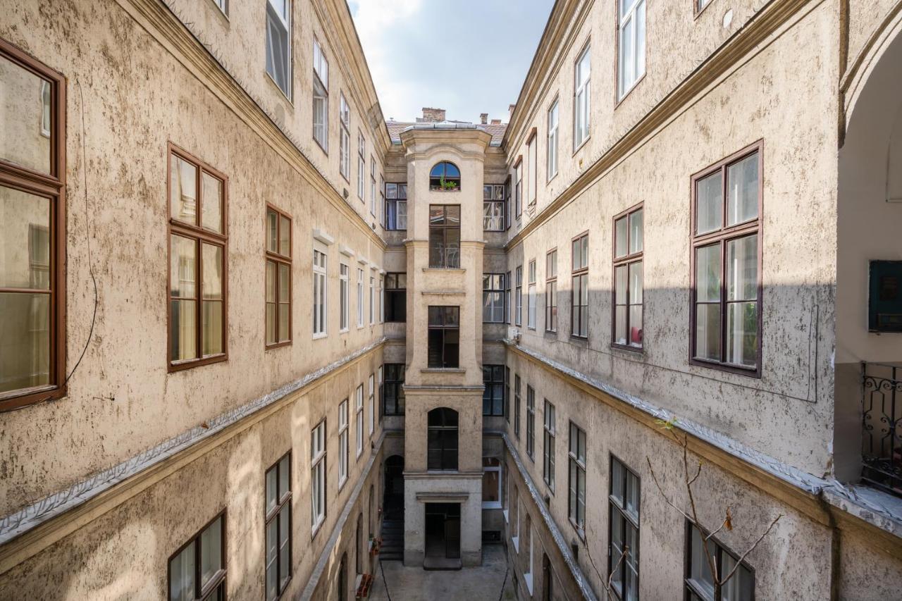 Lonyay Grand Central Budapest Exterior foto